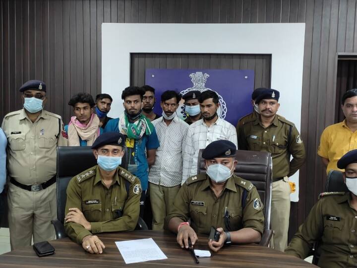 Durg Crime News: महज चिढ़ाने जैसी बात को लेकर कर दी थी डेयरी संचालक की हत्या, पुलिस की गिरफ्त में छह आरोपी Durg Dairy operator was murdered in fort for just minor thing like teasing 6 arrested ANN Durg Crime News: महज चिढ़ाने जैसी बात को लेकर कर दी थी डेयरी संचालक की हत्या, पुलिस की गिरफ्त में छह आरोपी