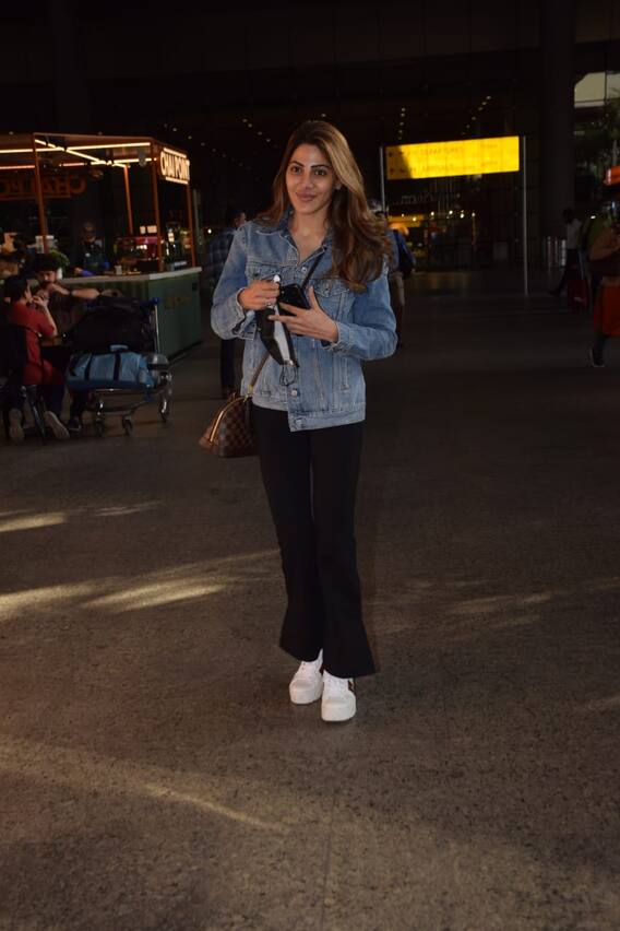 Spotted : हाथों में हाथ थामे पिया के साथ Ankita Lokhande हुईं रवाना, Nikki Tamboli को बिना मेकअप के देख फैंस रह गए हैरान