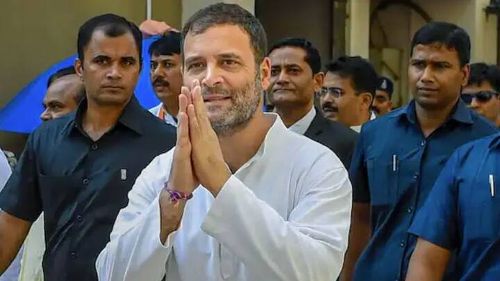 ਤੁਹਾਨੂੰ ਦੱਸ ਦੇਈਏ ਕਿ ਗ੍ਰੈਜੂਏਸ਼ਨ ਤੋਂ ਬਾਅਦ ਰਾਹੁਲ ਨੇ ਲੰਡਨ ਦੇ ਮਾਨੀਟਰ ਗਰੁੱਪ ਲਈ ਕਰੀਬ 3 ਸਾਲ ਕੰਮ ਕੀਤਾ। ਇਹ ਕੰਪਨੀ ਮੈਨੇਜਮੈਂਟ ਗੁਰੂ ਮਾਈਕਲ ਪੋਰਟਰ ਦੀ ਸਲਾਹਕਾਰ ਸੰਸਥਾ ਸੀ। ਉੱਥੇ ਵੀ ਉਹ ਸੁਰੱਖਿਆ ਕਾਰਨਾਂ ਕਰਕੇ ਰਾਉਲ ਵਿੰਚੀ ਦੇ ਨਾਂ ਹੇਠ ਕੰਮ ਕਰਦਾ ਸੀ।