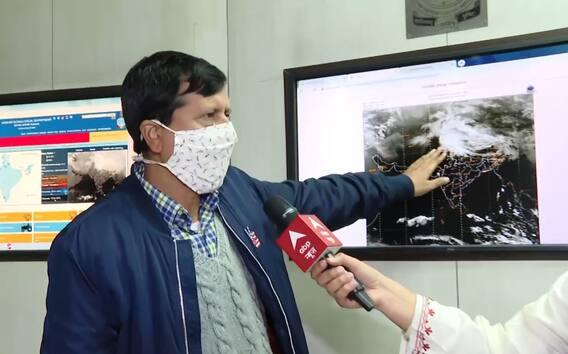 Delhi Weather Update: Cold wave makes Delhiites shiver