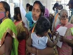 Urban Local Body Election: காஞ்சிபுரம்: வேட்புமனுத் தாக்கல் செய்ய கைக்குழந்தையுடன் வந்த பெண் வேட்பாளர்