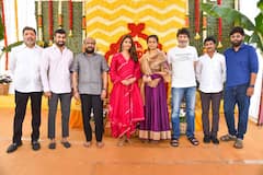 SSMB28 Launch Photos: పూజా హెగ్డేపై నమ్రత క్లాప్... మహేష్ - త్రివిక్రమ్ కొత్త సినిమా ఓపెనింగ్ ఫొటోలు 