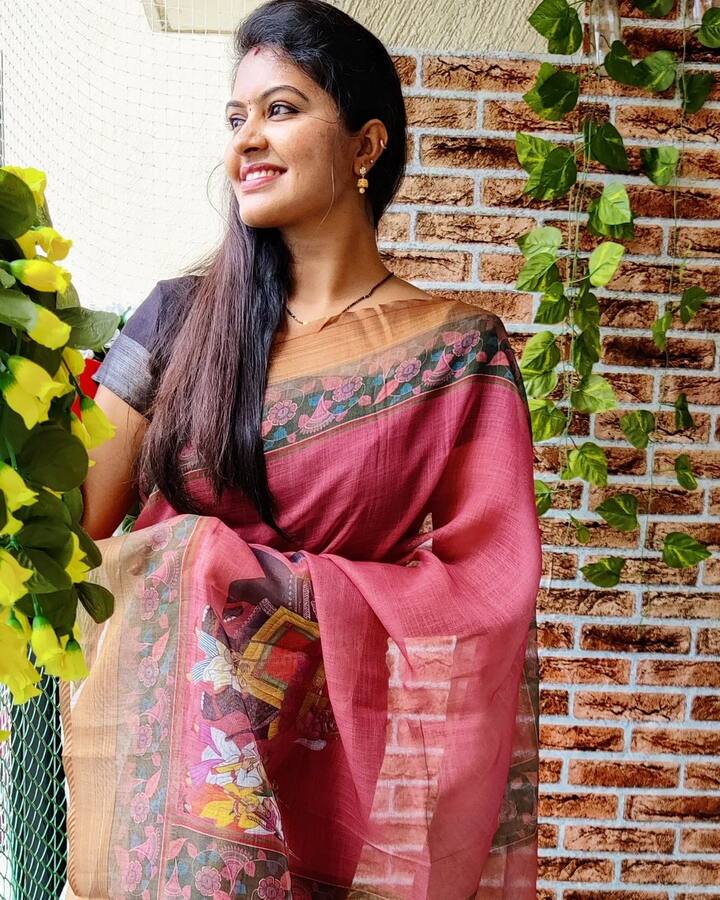 ஆறாத ஆசைகள் தோன்றும் என்னைத் தூண்டும் ஆனாலும் வாய் பேச அஞ்சும் இந்த நெஞ்சம்