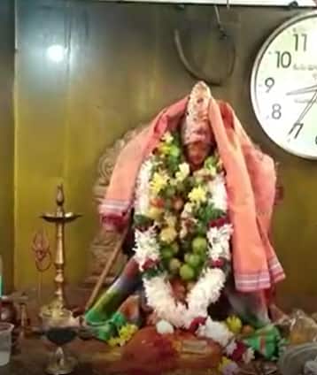 Gattamma Temple : మేడారం జాతరకు వేళ్ళే భక్తులతో ములుగులోని గట్టమ్మ దేవాలయం కిటకిట | ABP Desam