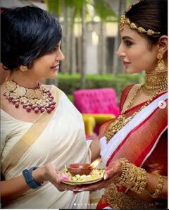Mandira Bedi ਨੇ ਸ਼ੇਅਰ ਕੀਤੀਆਂ ਖਾਸ ਦੋਸਤ Mouni Roy ਨਾਲ ਵਿਆਹ ਦੀਆਂ ਕੁਝ Unseen ਤਸਵੀਰਾਂ