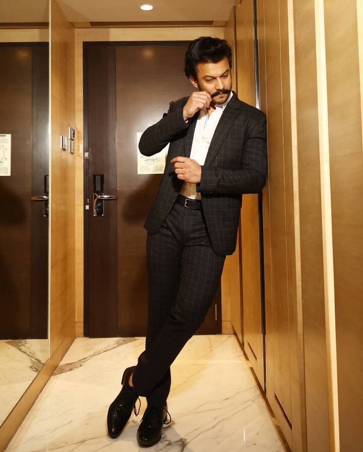 अभिनेता आदिनाथ कोठारेने (Aadinath Kothare )