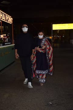 Spotted : हाथों में हाथ थामे पिया के साथ Ankita Lokhande हुईं रवाना, Nikki Tamboli को बिना मेकअप के देख फैंस रह गए हैरान