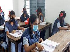 புதுச்சேரியில் 1ஆம் வகுப்பு முதல் 12ஆம் வகுப்பு வரையிலான மாணவர்களுக்கு நேரடி வகுப்புகள் தொடக்கம்