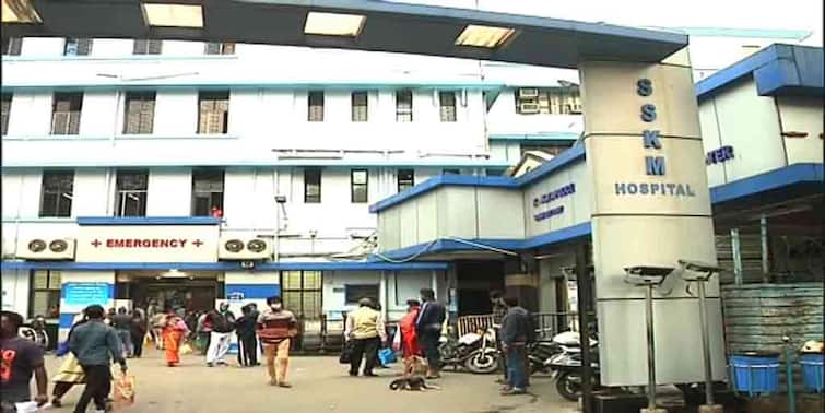 SSKM Hospital without aadhaar card operation hold patient in pain Kolkata news SSKM Hospital: আমফানে ভেসেছে আধার, বন্ধ অস্ত্রোপচার; হাড় ভাঙার যন্ত্রণা নিয়ে হাসপাতালেই দিন কাটছে মহিলার