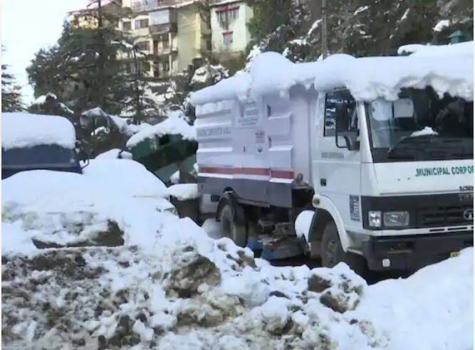 ਕਸ਼ਮੀਰ ਦੇ ਗੁਲਮਰਗ ਤੇ ਪਹਿਲਗਾਮ ਵਿੱਚ ਵੀ ਤਾਜ਼ਾ ਬਰਫ਼ਬਾਰੀ ਹੋਈ ਹੈ। ਮੌਸਮ ਵਿਭਾਗ ਅਨੁਸਾਰ ਸ੍ਰੀਨਗਰ ਵਿੱਚ 2.3 ਮਿਲੀਮੀਟਰ, ਜੰਮੂ ਵਿੱਚ ਅੱਠ ਮਿਲੀਮੀਟਰ, ਕਟੜਾ ਵਿੱਚ 9.6 ਮਿਲੀਮੀਟਰ ਮੀਂਹ ਪਿਆ।