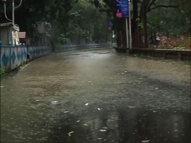 Delhi-NCR Rains: दिल्ली-एनसीआर में झमाझम बारिश, तेज हवाओं के साथ बरसा पानी