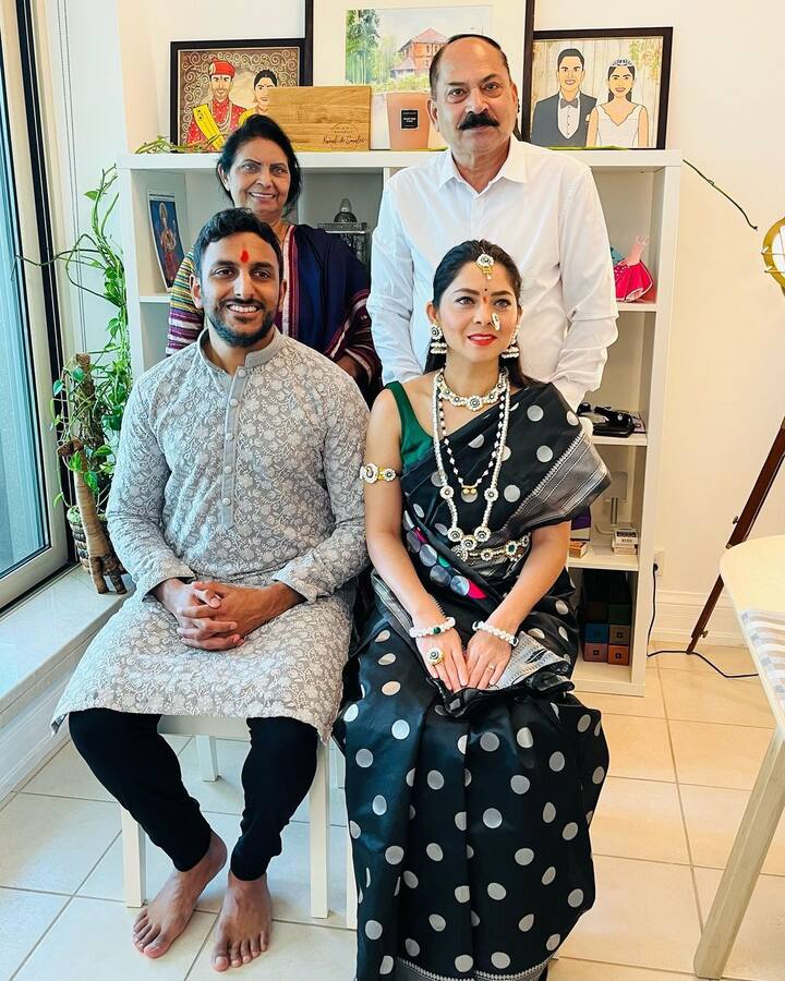 तिच्या या फोटोंना चाहत्यांची खास पसंती मिळतेय. (Photo:@sonalee1/FB)