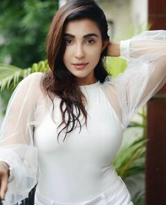 Actress Parvathy Nair | பார்வதி நாயரின் அசத்தலான ரீசண்ட் க்ளிக்ஸ்..!