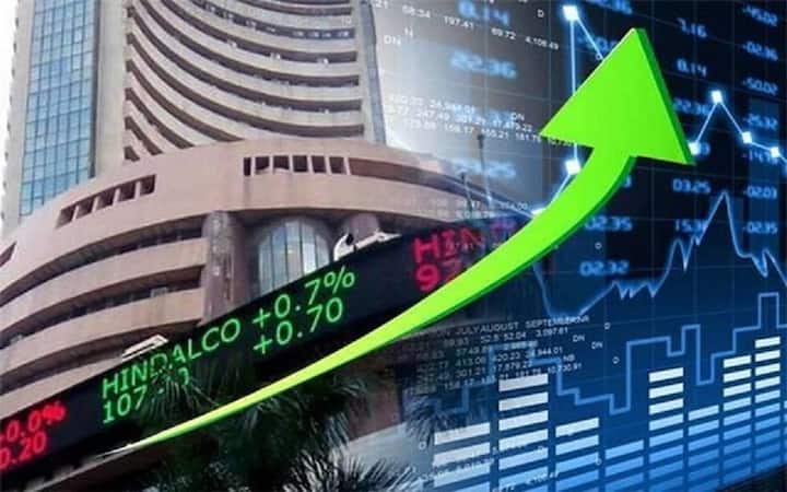 Closing Bell Share Market Nifty ends near 17600 Sensex gains 400 pts after RBI keeps rates unchanged Share Market : शेअर मार्केटमध्ये तेजी कायम, Sensex 460 अंकांनी तर Nifty 142 अंकांनी वधारला