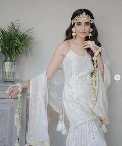 Karishma Tanna Wedding: শ্বেতশুভ্র সাজে হবু-স্বামীর সঙ্গে গায়ে হলুদ করিশ্মা তান্নার