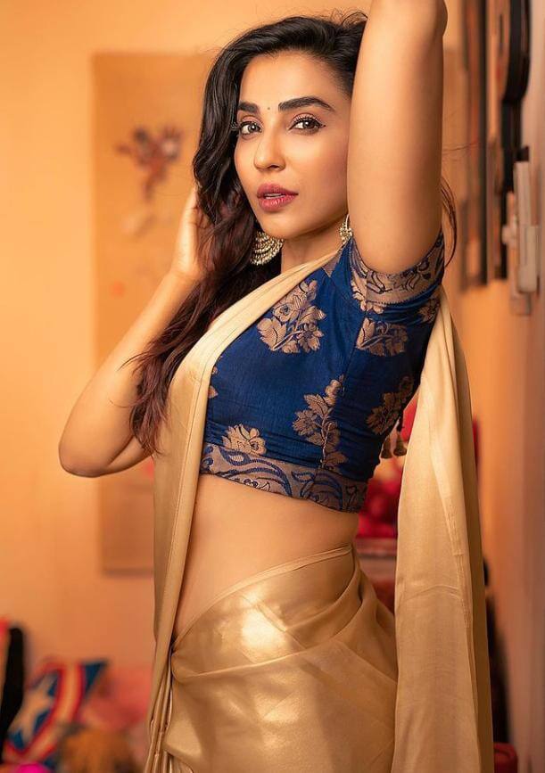 குடுகுடுப்பையாய் குலுங்கி எண்ணில் சலசலப்பை தரும் பெண்ணே