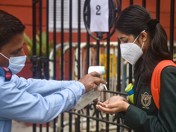 School Reopening: 11 राज्यों में पूरी तरह स्कूल खुले, केंद्र ने जारी किए दिशानिर्देश, छात्रों को ऑनलाइन पढ़ाई का ऑप्शन School Reopening: 11 राज्यों में पूरी तरह स्कूल खुले, केंद्र ने जारी किए दिशानिर्देश, छात्रों को ऑनलाइन पढ़ाई का ऑप्शन