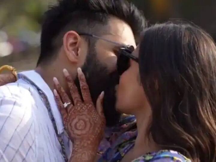Mouni Roy gets romantic with Suraj Nambiar in pool party, see viral video Watch: शादी के बाद पूल पार्टी में पति के साथ रोमांटिक हुईं Mouni Roy, सबके सामने किया लिपलॉक!