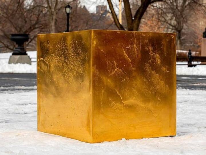 Artist Unveils Pure Gold Cube Worth Around Rs 87 Crore In New York's Central Park Gold Cube: 87 కోట్లు విలువ చేసే గోల్డ్ క్యూబ్‌ను పార్క్‌లో వదిలేశారు, ఎవరైనా ఎత్తేస్తే?