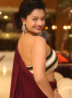 Viswaroopam Pooja clicks: 'உன்னை காணாது நான் இன்று நான் இல்லையே' - விஸ்வரூபம் பூஜா க்ளிக்ஸ்