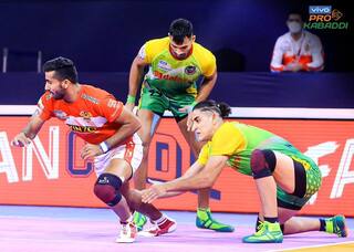 Pro Kabaddi: पटना पायरेट्स ने एकतरफा मुकाबले में गुजरात जायंट्स को दी मात, दूसरे स्थान पर किया कब्जा