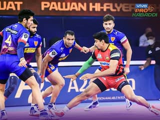 Pro Kabaddi: 36 के आंकड़े पर खत्म हुआ बेंगलुरु बुल्स और दबंग दिल्ली का मुकाबला, नवीन और पवन ने पूरा किया सुपर 10