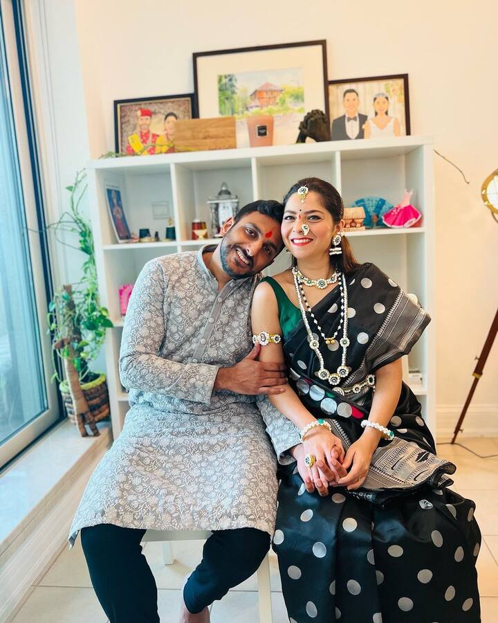 मोजक्या पाहुण्याच्या उपस्थितीत त्यांनी दुबईत लगीन गाठ बांधली... (Photo:@sonalee1/FB)