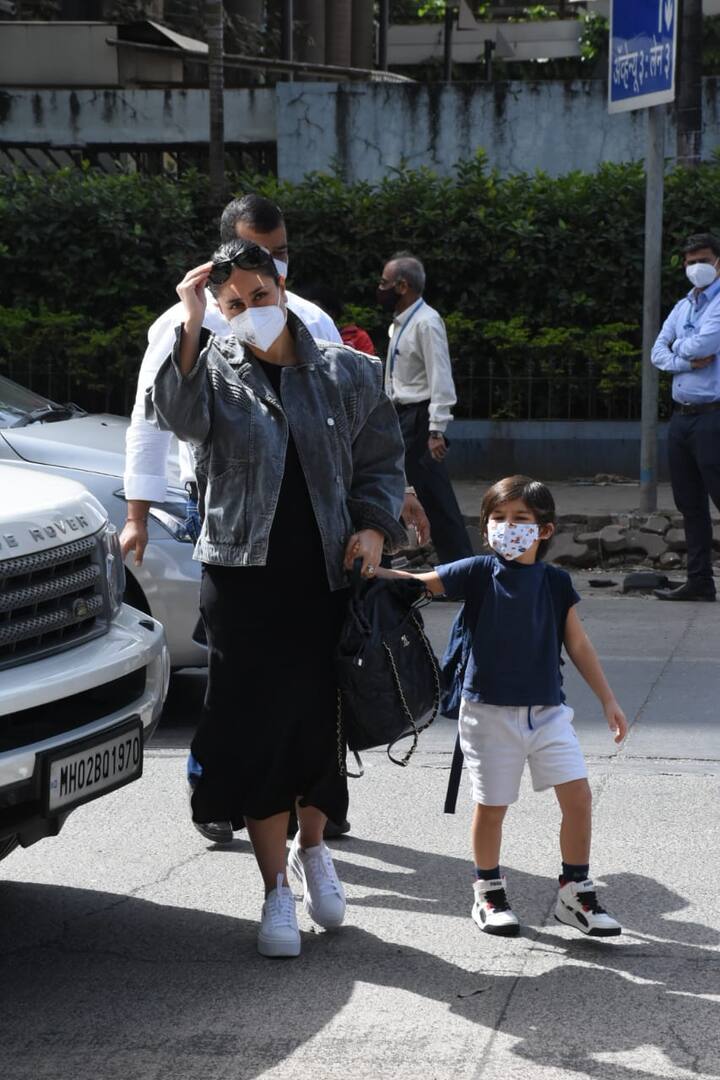 बॉलीवुड एक्ट्रेस करीना कपूर खान (Kareena Kapoor Khan) हाल ही में फैमिली के साथ क्वालिटी टाइम स्पेंड करती नजर आईं हैं.