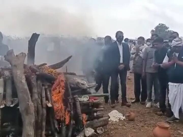 Chhattisgarh Martyr Lagur Nagesia funeral after 109 years, was killed by British ANN छत्तीसगढ़: मृत्यु के 109 साल बाद शहीद के कंकाल का अंतिम संस्कार, अंग्रेजों ने खौलते तेल में डालकर ले ली थी जान