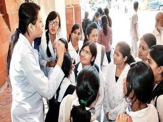 NEET PG Exam 2022 Postponed: மார்ச் 12 இல் நடைபெற இருந்த முதுகலை நீட் தேர்வு 8 வாரங்களுக்கு தள்ளி வைப்பு