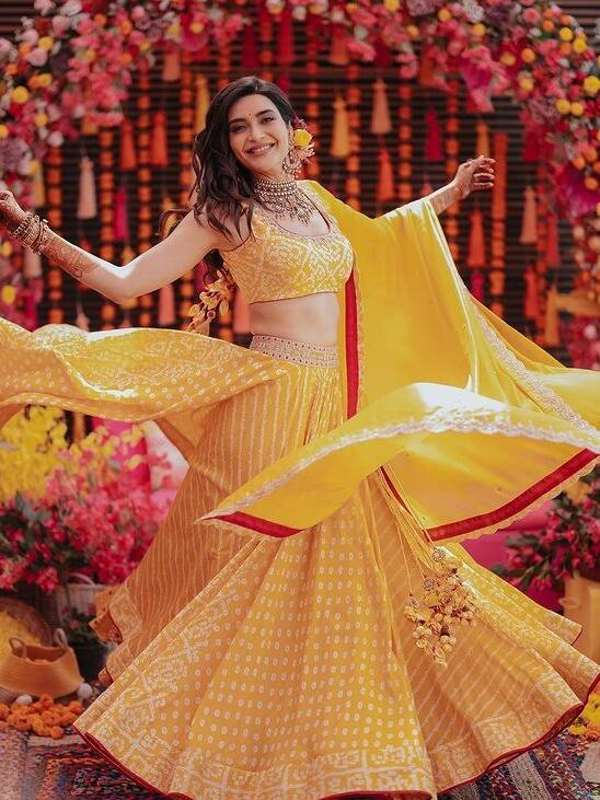 दुल्हन बनने जा रही Karishma Tanna के ग्लैमरस लुक्स देख दिल खुश हो जाएगा!