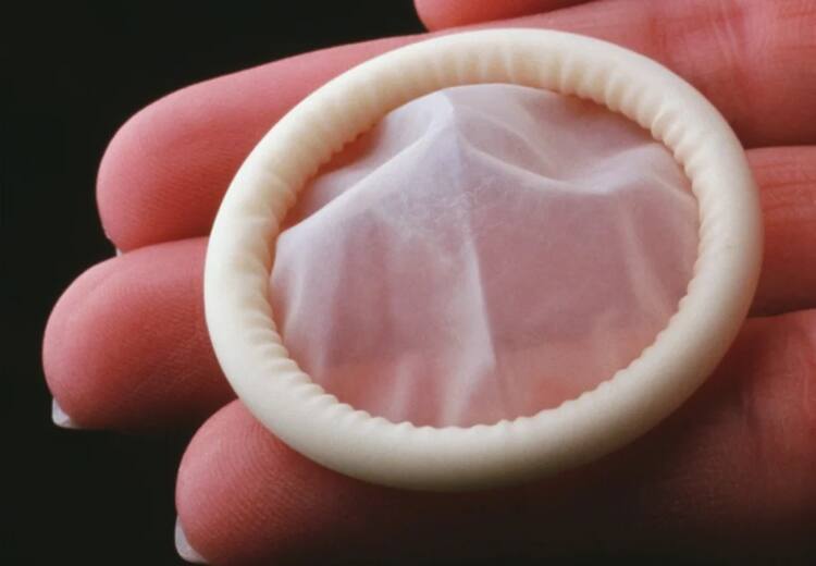 Condom sales go down during Pandemic says Nikkei Asia ஆணுறைகள் குறித்து வெளியான அதிர்ச்சி தகவல்.. கொரோனா பெருந்தொற்று காலத்தில் இப்படியா?