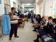 Jamshedpur Vaccination: जमशेदपुर के इस स्कूल ने पढ़ाई को पटरी पर लाने लिए उठाया बड़ा कदम, जानें क्या कहते हैं पेरेंट्स?