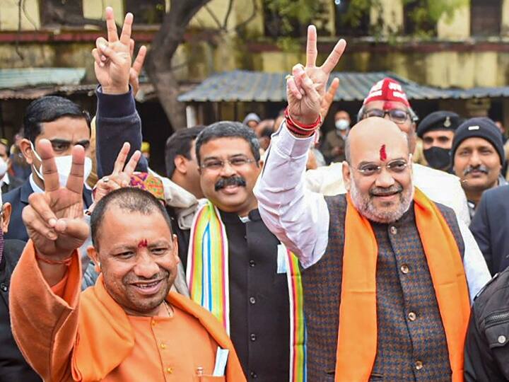 अमित शाह (Amit Shah) ने योगी आदित्यनाथ की तारीफ करते हुए कहा कि यह मुख्यमंत्री के तौर पर योगी आदित्यनाथ की बड़ी सफलता है कि 25 वर्ष बाद उन्होंने राज्य में कानून का राज स्थापित किया है.