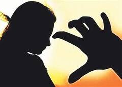 ​​Fatehpur News: खेत में गई लड़की का अपहरण कर सूखे कुंए में फेंका, तलाशी के बाद गंभीर हालत में मिली