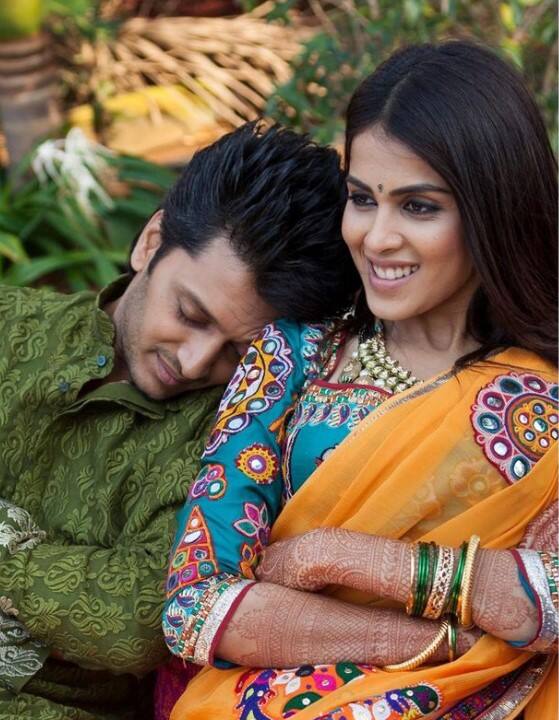 जेनेलिया आणि रितेशचे सोशल मीडियावरील भन्नाट व्हिडीओ नेहमी व्हायरल होत असतात. (Riteish Deshmukh/Instagram)