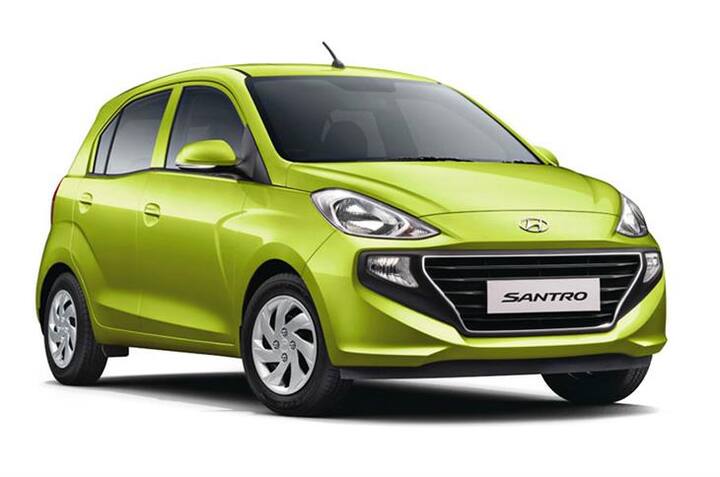 Hyundai Santro: हुंडई सैंट्रो एक 5 सीटर हैचबैक है जिसकी कीमत 4.86 से 6.45 लाख रुपये है. यह 9 वेरिएंट एक इंजन ऑप्शन और 2 ट्रांसमिशन मैनुअल और एएमटी में उपलब्ध है. सैंट्रो को 5 कलर ऑप्शन में खरीदा जा सकता है. Santro एक लीटर पेट्रोल में 20 किलोमीटर तक जा सकती है.
