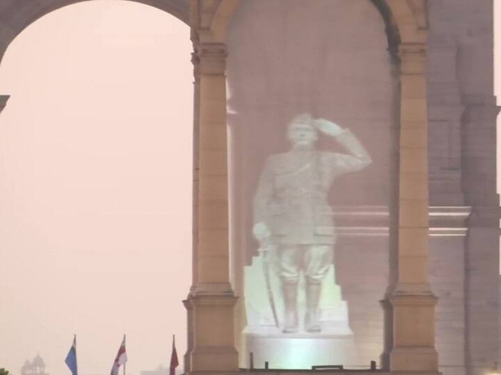 Hologram statue of Netaji Subhas Chandra Bose at India Gate in Delhi today India Gate पर नहीं दिख रही थी सुभाष चंद्र बोस की होलोग्राम मूर्ति, अब संस्कृति मंत्रालय ने बताई वजह