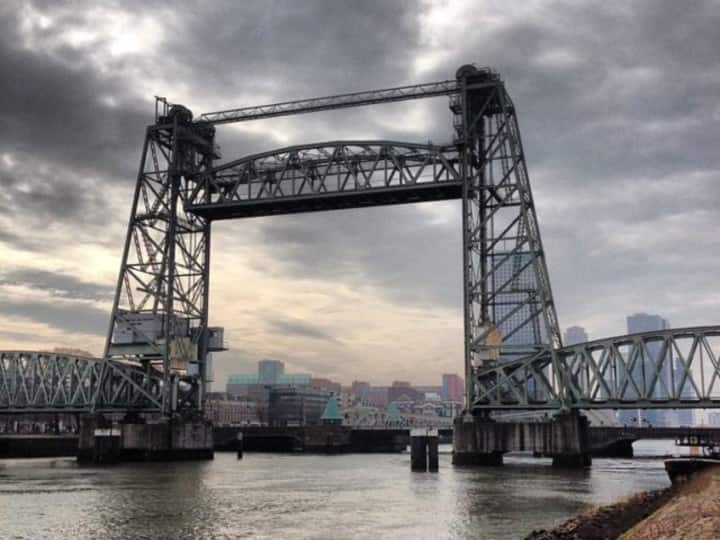 Historic bridge will be broken to give way to Jeff Bezos's superboat, local people are fiercely protesting Trending: जेफ बेजोस की सुपरबोट को रास्ता देने के लिए टूटेगा ऐतिहासिक पुल, स्थानीय लोग कर रहे जमकर विरोध