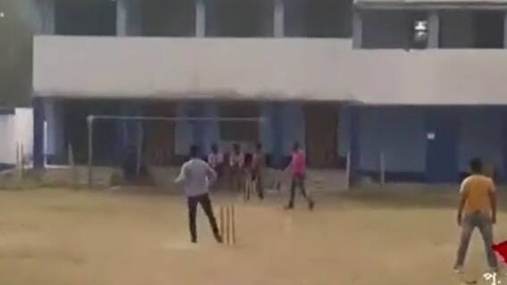 katwa: পড়ুয়াহীন কাটোয়ার একাধিক স্কুল, ক্রিকেট খেলে সময় কাটালেন শিক্ষকরা । Bangla News