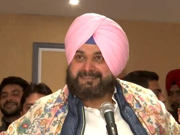 Punjab Election 2022: Navjot Singh Sidhu Targets Gandhis? Says ‘People At The Top’ Want A Weak CM Who Can Dance To Their Tunes Punjab Election 2022: Sidhu Targets Gandhis? Says ‘People At The Top’ Want A Weak CM | WATCH