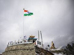 अरुणाचल प्रदेश के सीएम पेमा खांडू ने तवांग में फहराया 104 फीट ऊंचा तिरंगा, देखकर गर्व महसूस करेंगे