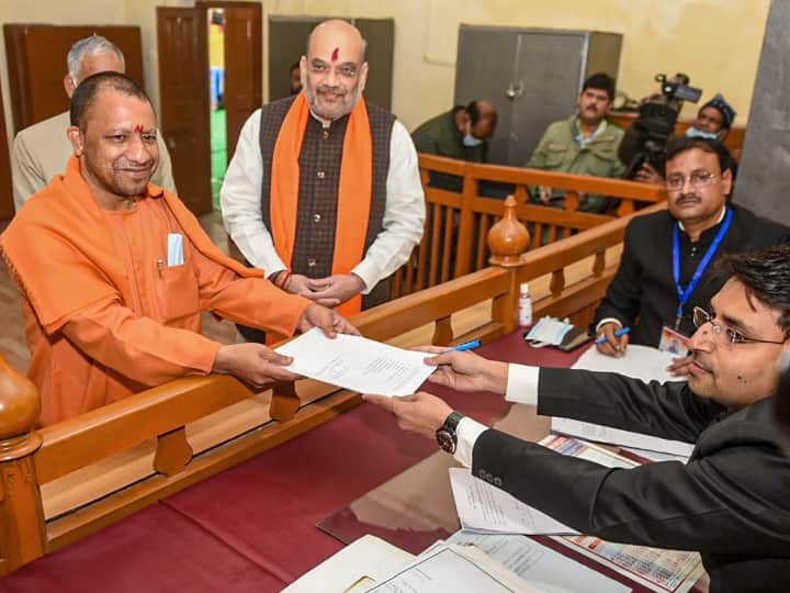 UP Assembly Election 2022 CM yogi property affidavit no house one lakh cash one revolver and rifle ANN UP Assembly Election 2022: CM Yogi Adityanath के पास इतने करोड़ की धनराशि, कोई घर नहीं, एक रिवॉल्वर-राइफल