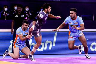 Pro Kabaddi: बंगाल वॉरियर्स के रेडर्स को रोकने आज मैट पर उतरेंगे स्टीलर्स के डिफेंडर्स