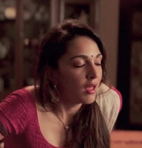 इस सीरीज के बाद कियारा आडवाणी की मानो किस्मत ही खुल गई. उनकी फिल्मों में एंट्री तो पहले ही हो गई थी लेकिन इस सीरीज में उन्हें देख निर्देशकों ने उन्हें हाथों हाथ लिया. (फोटो – सोशल मीडिया)