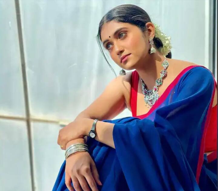 रिंकू राजगुरु आणि आकाश ठोसर एकमेकांना डेट करत असल्याच्या चर्चा सध्या सुरू आहेत.