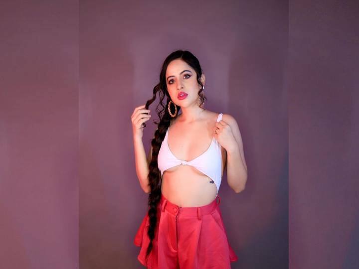 ‘बिग बॉस ओटीटी’ या कार्यक्रमामुळे चर्चेत आलेली अभिनेत्री उर्फी जावेद (Urfi Javed) तिच्या हटके फॅशन स्टाईलमुळे नेहमीच चर्चेत असते.