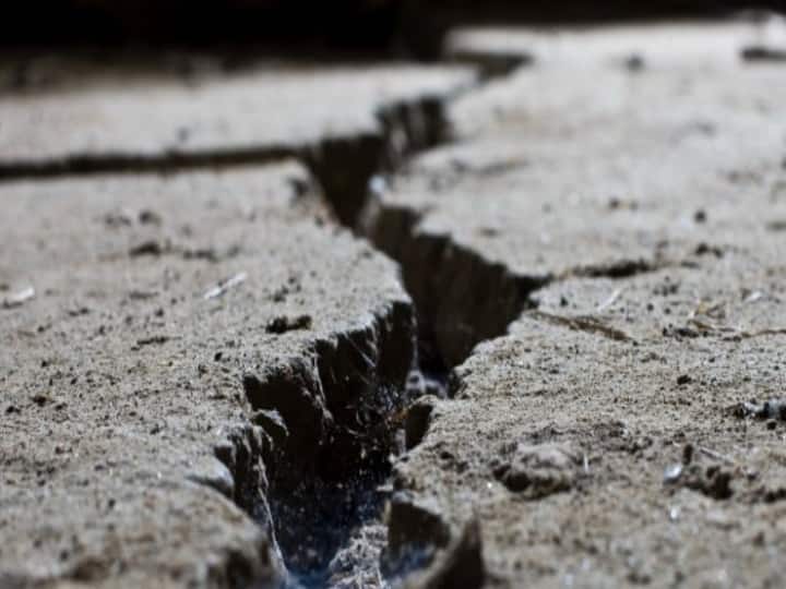 Solapur Earthquake News Mild tremors in Solapur district 4.6 Richter scale intensity Marathi News Solapur Earthquake News : सोलापूर जिल्ह्यात भूकंपाचे सौम्य धक्के; 4.6 रिश्टर स्केल इतकी तीव्रता