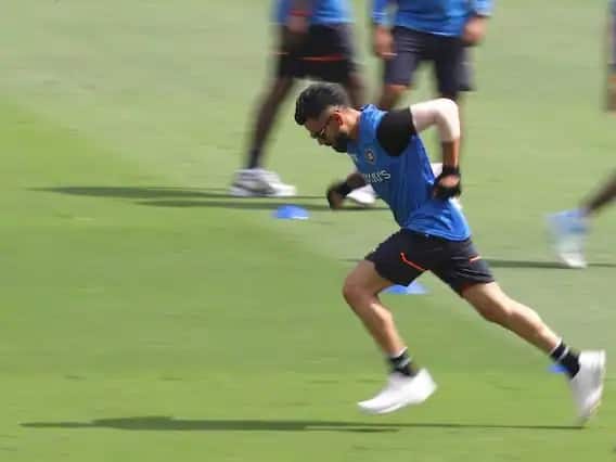 প্রস্তুতিতে চেনা ছন্দে দেখা গেল বিরাট কোহলিকে। এখন তিনি আর অধিনায়ক নন। তবে মাঠে একই মেজাজে পাওয়া যাবে কিং কোহলিকে, আশায় সমর্থকরা।