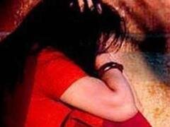 Gujarat Domestic Violence: दरवाजा खोलने में देरी होने पर नाराज हुआ पति, बुरी तरह पीटकर पत्नी को घर से बाहर फेंका